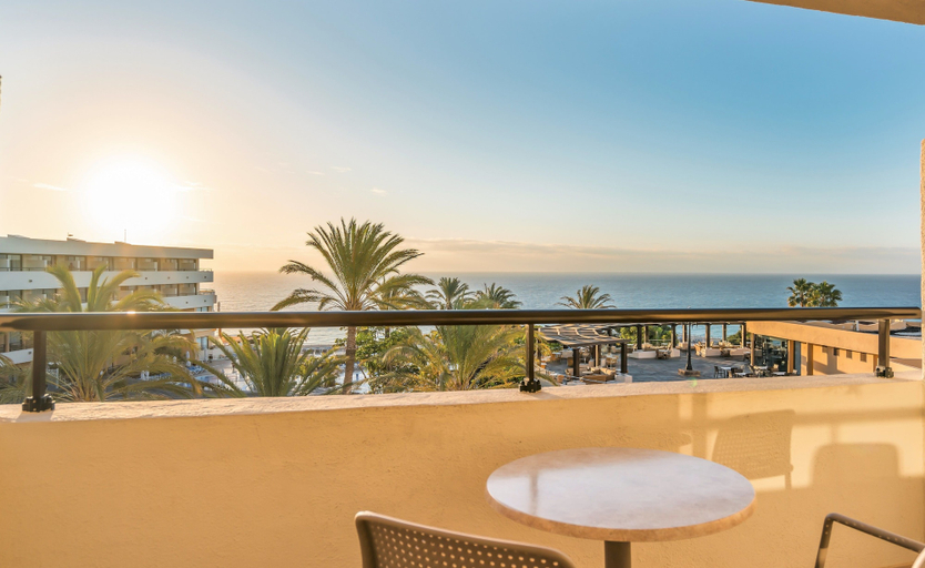 Exterior & Views 28