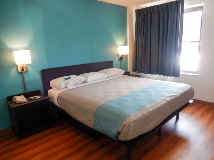 Bedroom 5, Motel 6 Elmsford, NY - White Plains, Westchester