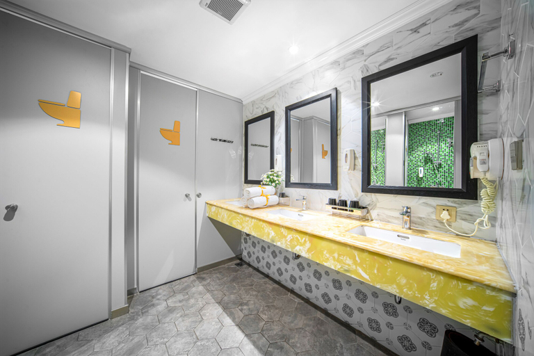Bathroom 5, Little Charm Hanoi Hostel, Hoàn Kiếm