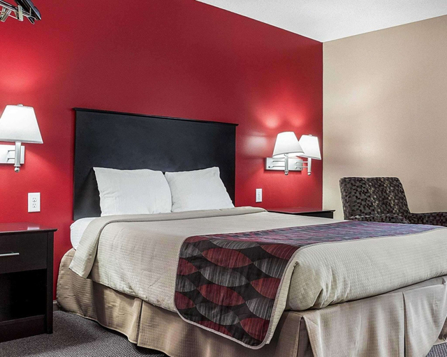Bedroom 2, Econo Lodge Jamestown South, Stutsman