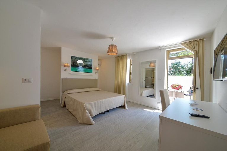 Bedroom 1, Villa D'Amato, Foggia