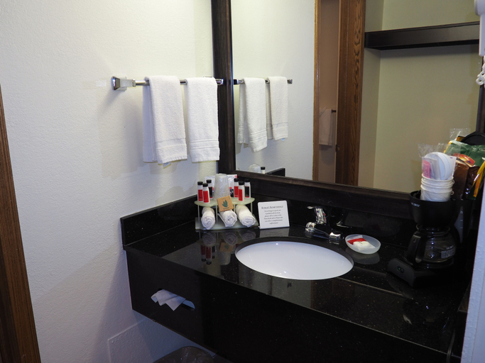 Bathroom 4, Days Inn by Wyndham Petoskey, Emmet