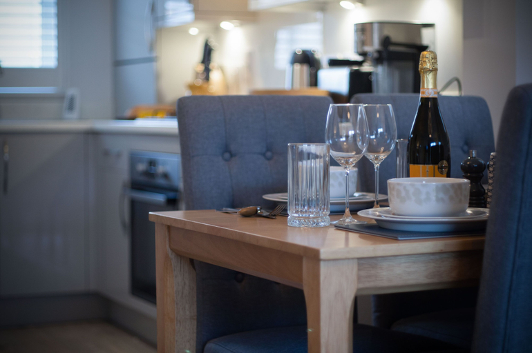 Food & Drinks 4, Ty Melyn - 2 Bedroom Cottage - Tenby, Pembrokeshire