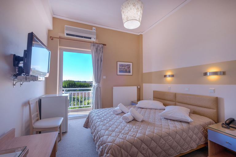 Bedroom 4, Hotel Taxiarhis, West Greece