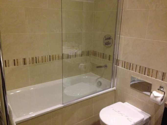 Bathroom 4, Dumfries Arms Hotel, East Ayrshire