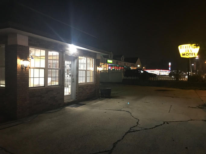 Exterior & Views 2, Heritage Inn Mahomet, Champaign