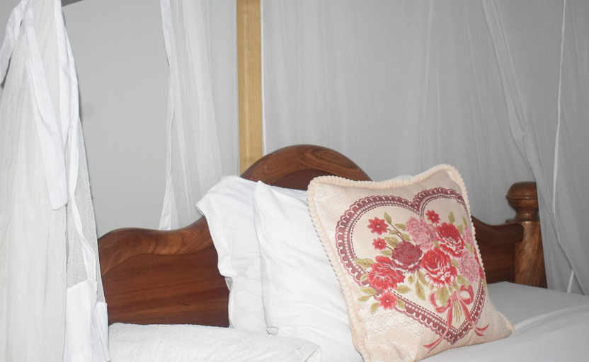Bedroom 2, Mzunguu Safari Lodge, Meru