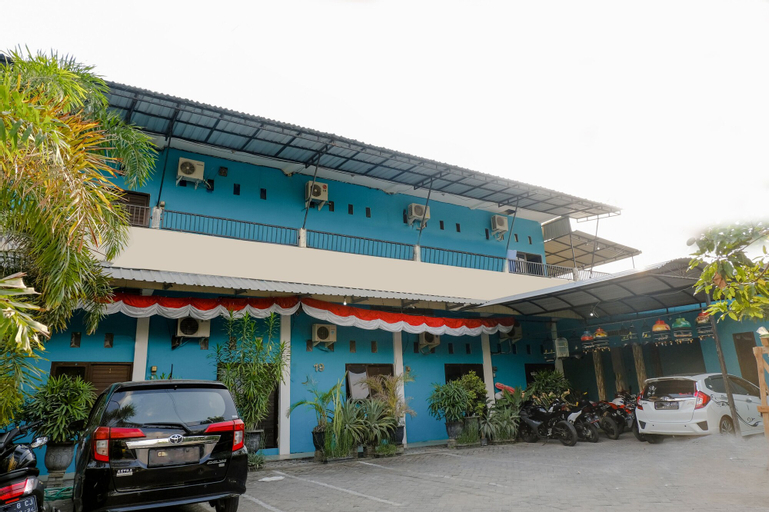 Exterior & Views 2, OYO 1784 Hj. Aniek Residence, Madiun