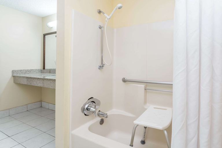 Bathroom 5, Super 8 by Wyndham Statesboro, Bulloch