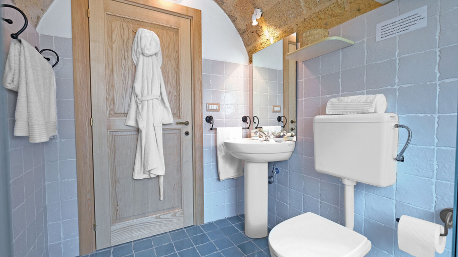 Bathroom 5, Castello Risolo Specchia, Lecce