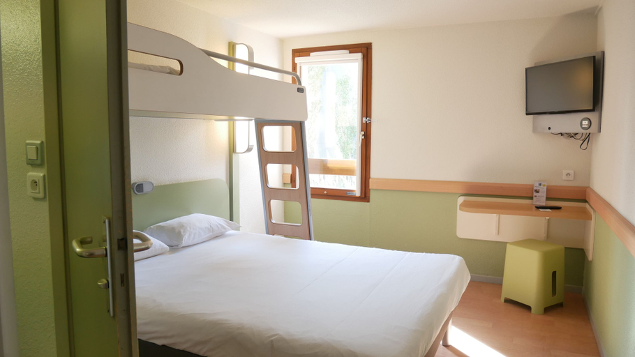 Bedroom 3, ibis budget Narbonne Sud, Aude