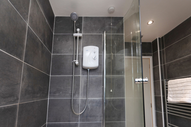 Bathroom 4, Mega Shelley, Leicestershire