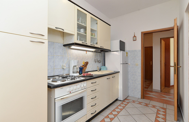 Others 5, Apartment 1982, Medulin