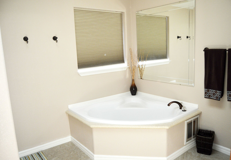 Bathroom 3, Gorgeous 3BD Havasu Home with Lake View, San Bernardino