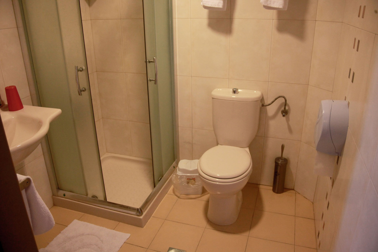 Bathroom 3, St. Vincent Guest House - Bethlehem, Bethlehem