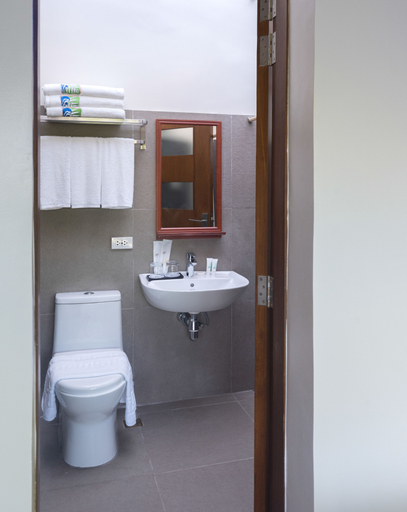 Bathroom 5, Solina Beach & Nature Resort, Carles