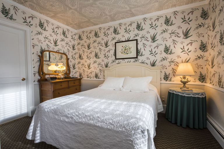 Bedroom 3, Bay View Inn, Emmet