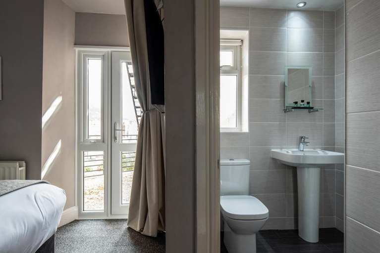Bathroom 2, Pebble House, Conwy