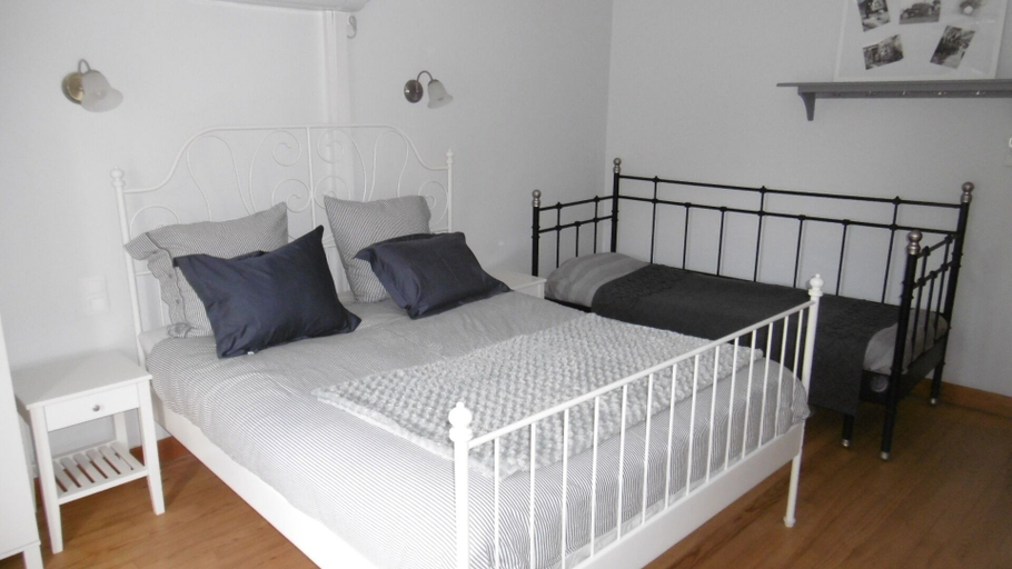Bedroom 3, Limoux Riverside Gardens, Aude