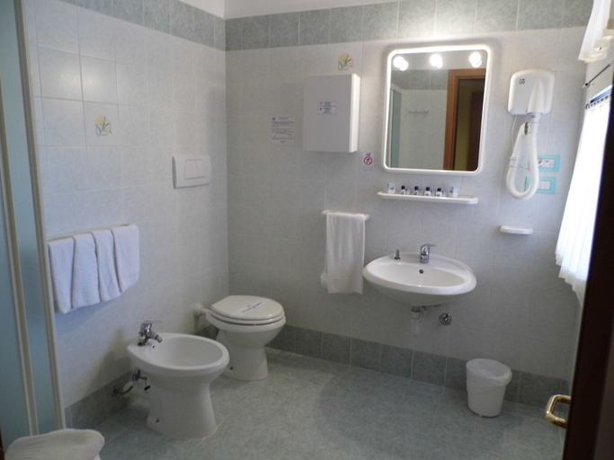 Bathroom 4, Le Nereidi Hotel Residence, Olbia-Tempio