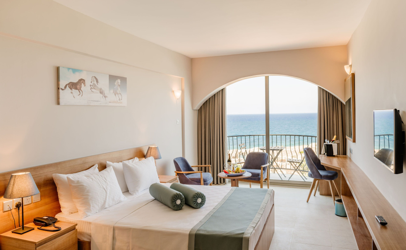 Bedroom 3, Olivia Palm Hotel