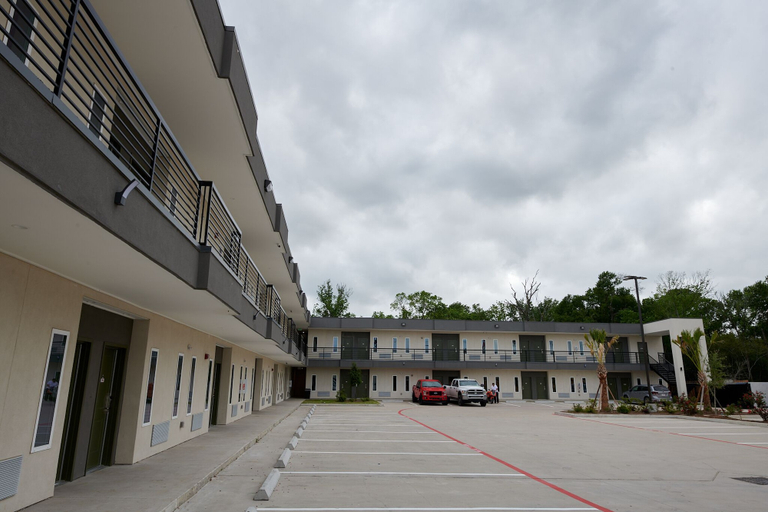 Exterior & Views 2, Crystal Inn, Houston