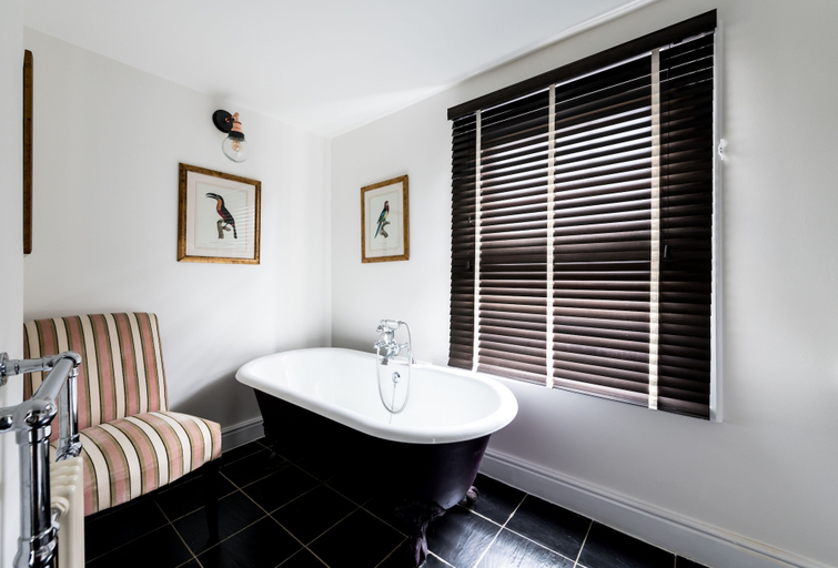 Bathroom 4, Queens Arms, West Berkshire