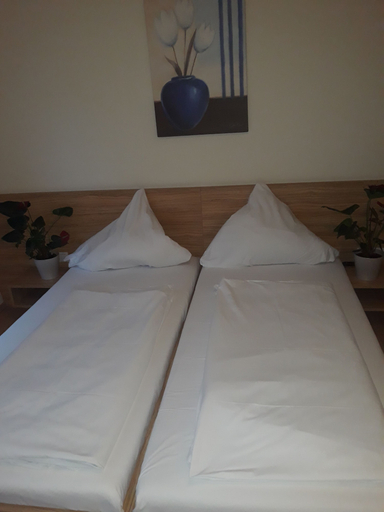 Bedroom 2, Hotel Restaurant Stern, Mannheim