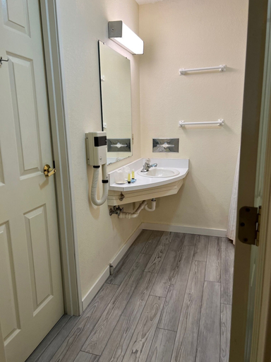 Bathroom 4, Up North Hotel (formerly Voyager Inn), Mackinac
