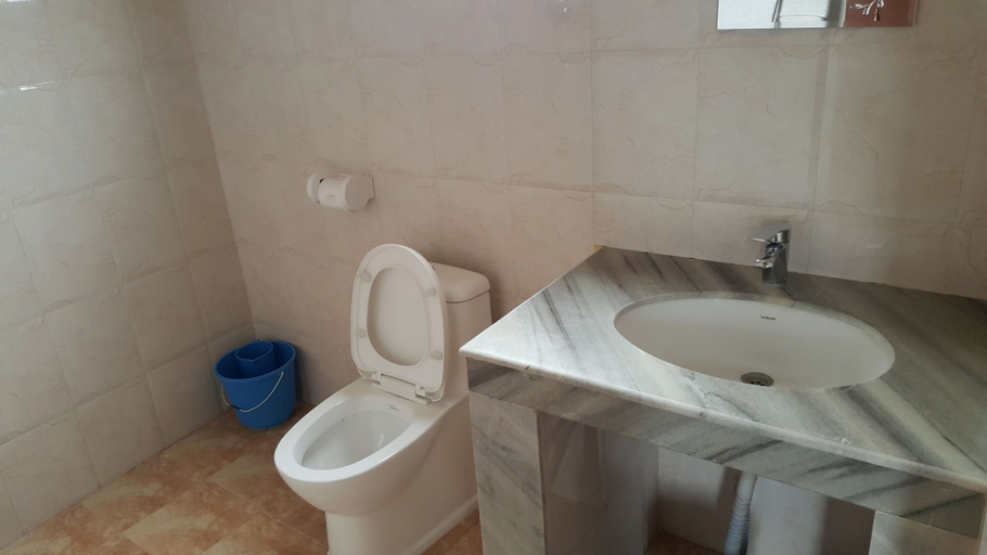 Bathroom 4, Chitwan Village Resort, Narayani