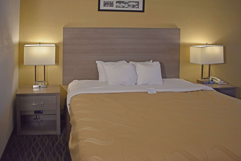 Bedroom 2, Quality Inn & Suites, Berkeley