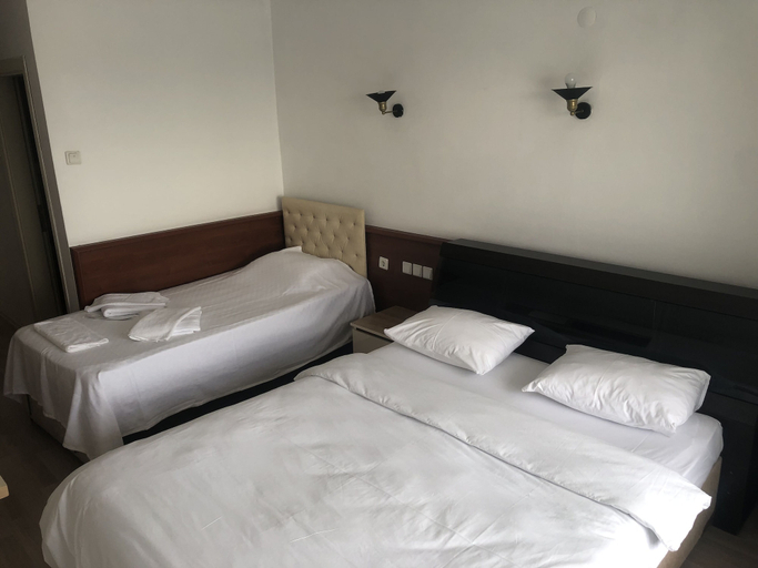 Bedroom 3, Ozsoy Hotel, Edremit