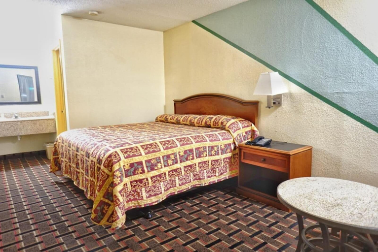 Bedroom 5, Best Inn, Columbia