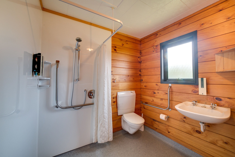 Bathroom 5, Wellington TOP 10 Holiday Park, Hutt city