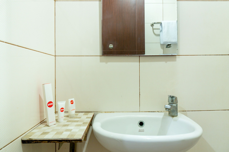 Bathroom 3, Oyo 794 Ln 9 Bandung Guest House, Bandung