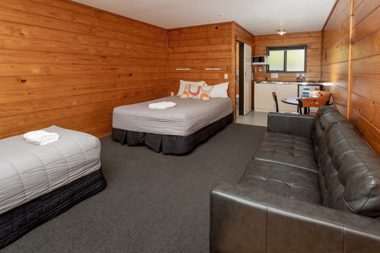 Bedroom 3, Wellington TOP 10 Holiday Park, Hutt city