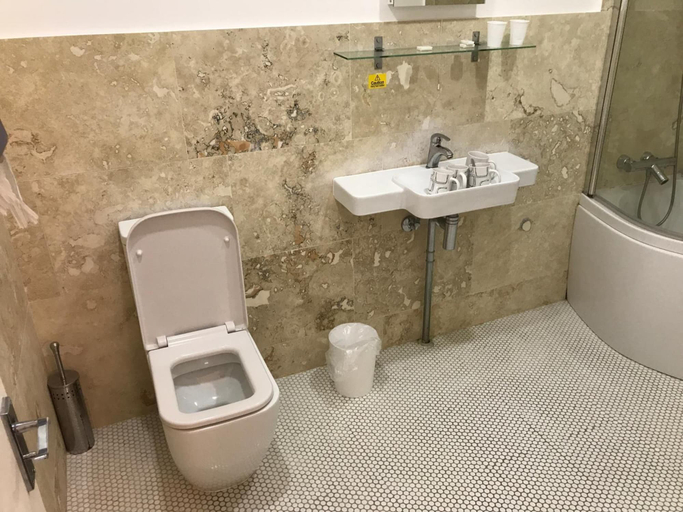 Bathroom 4, St George Hotel, Norfolk