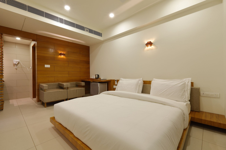 Bedroom 3, Hotel 440, Ahmadabad