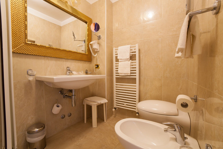 Bathroom 5, Hotel Diplomat Palace, Rimini