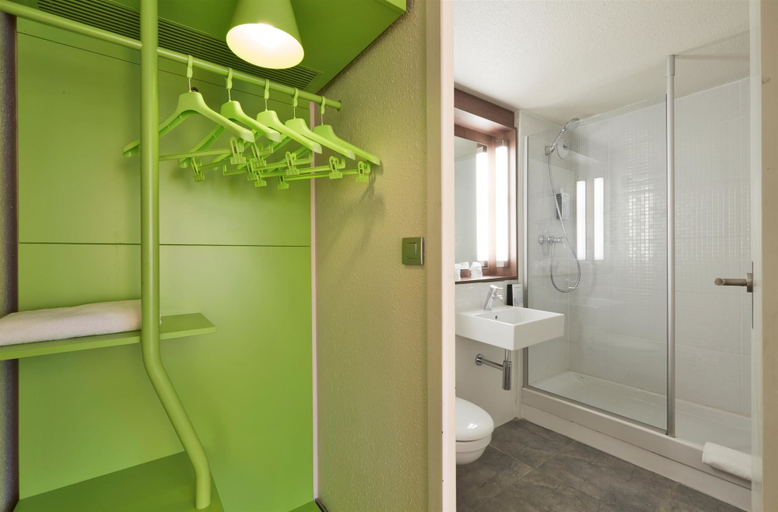 Bathroom 5, Campanile Lyon Sud - Feyzin, Rhône