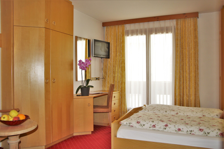 Bedroom 3, Hotel Alpenrose, Bolzano