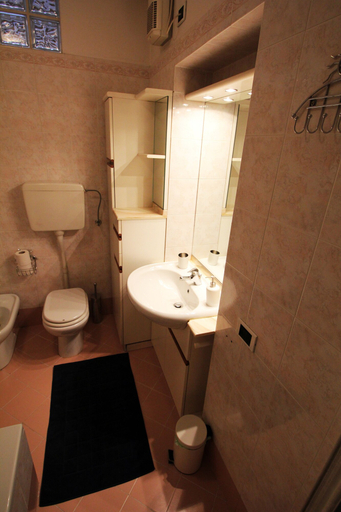 Bathroom 3, Pontida 4, Milano