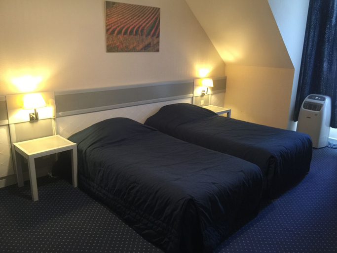 Bedroom 3, Hostellerie Saint-Vincent, Côte-d'Or