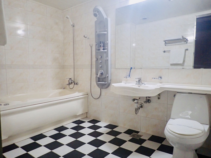 Bathroom 3, Provence Hotel, Nam