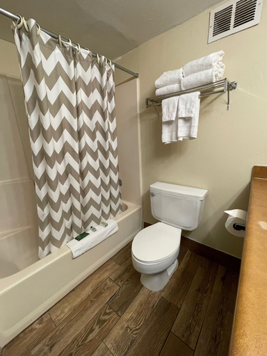 Bathroom, Abilene Whitten Inn, Taylor