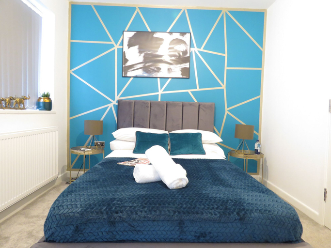 Bedroom 2, Tudors eSuites 4 Bedroom House, Birmingham
