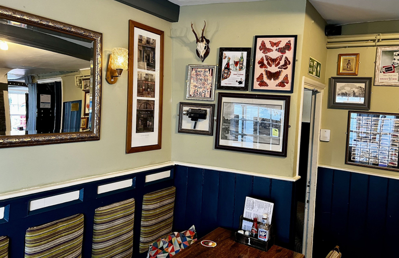 Food & Drinks 5, The Crown And Cushion, Slough