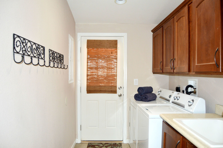 Others 5, Gorgeous 3BD Havasu Home with Lake View, San Bernardino
