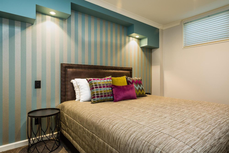Bedroom 3, Pebble Beach Motor Inn, Hastings