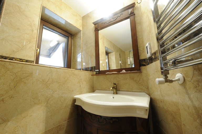 Bathroom 4, Hotel Senigallia